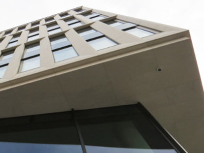 Altmann & Böhning: Ausstattung des kompletten Gebäudes, Starkstrom und Nachrichtentechnik